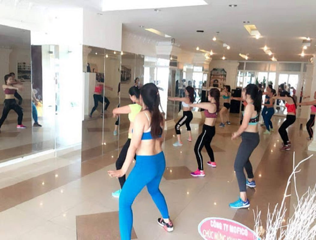 Thi công gương Việt Nhật giá rẻ cho phòng tập