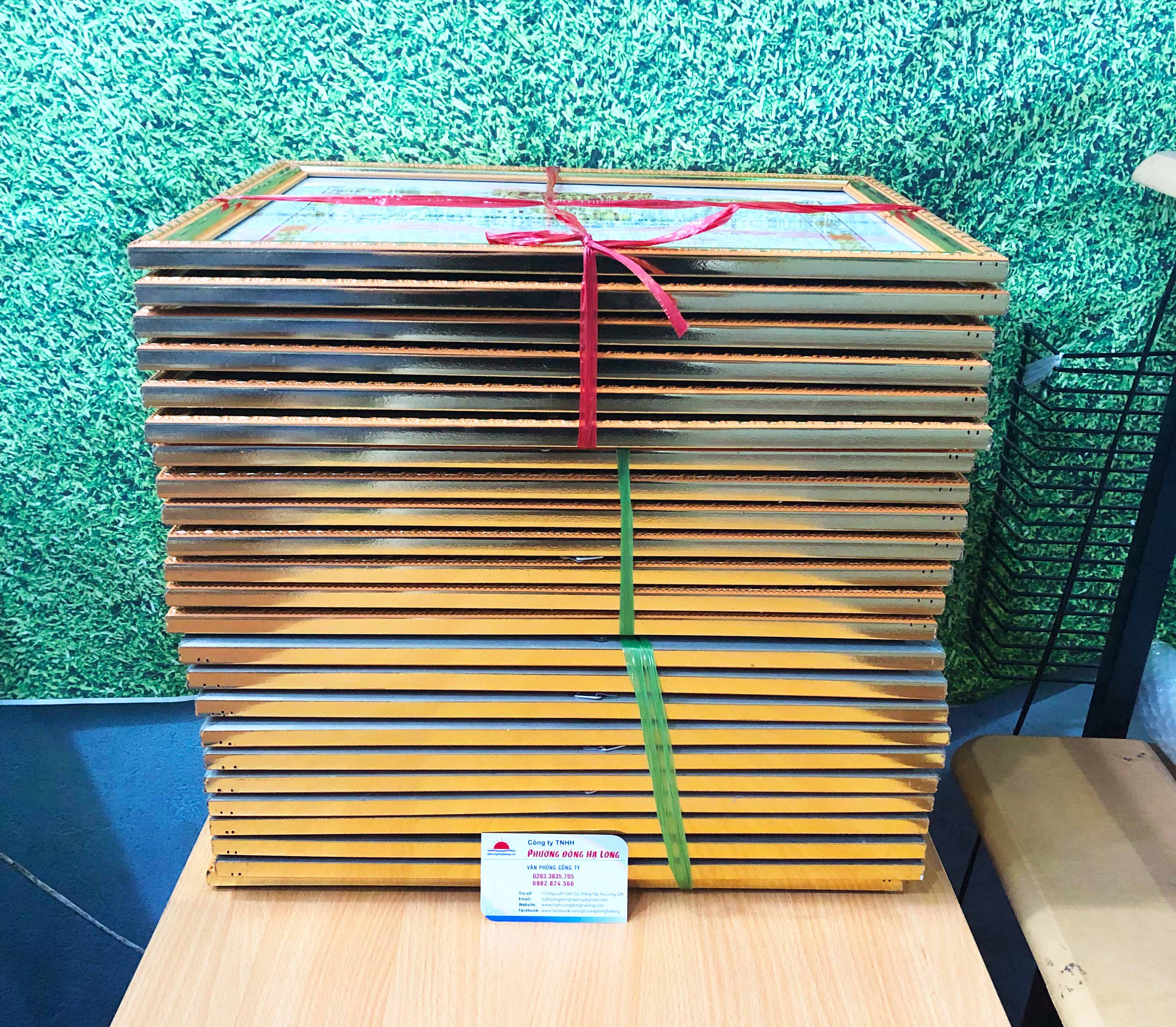 giấy khen thiết kế đẹp, in giấy khen Hạ Long, giấy khen giá rẻ Quảng Ninh, giấy khen học sinh xuất sắc, giấy khen nhân viên tiêu biểu, giấy chứng nhận hoàn thành khóa học, in giấy chứng nhận chuyên nghiệp, giấy chứng nhận công ty, giấy chứng nhận đối tác, giấy chứng nhận đào tạo, giấy chứng nhận thành tích, giấy chứng nhận tham gia hội thảo, giấy chứng nhận trao giải, giấy khen tập thể xuất sắc, giấy chứng nhận cá nhân xuất sắc, giấy khen phong cách hiện đại, giấy chứng nhận truyền thống, giấy khen bìa cứng, giấy chứng nhận giấy mỹ thuật, giấy chứng nhận ép kim, giấy chứng nhận dập nổi, giấy chứng nhận mạ vàng, giấy chứng nhận khung gỗ, khung bằng khen sang trọng, khung bằng khen cao cấp, in giấy khen số lượng ít, giấy chứng nhận lấy ngay tại Hạ Long, giấy khen in logo thương hiệu, giấy chứng nhận thiết kế theo yêu cầu