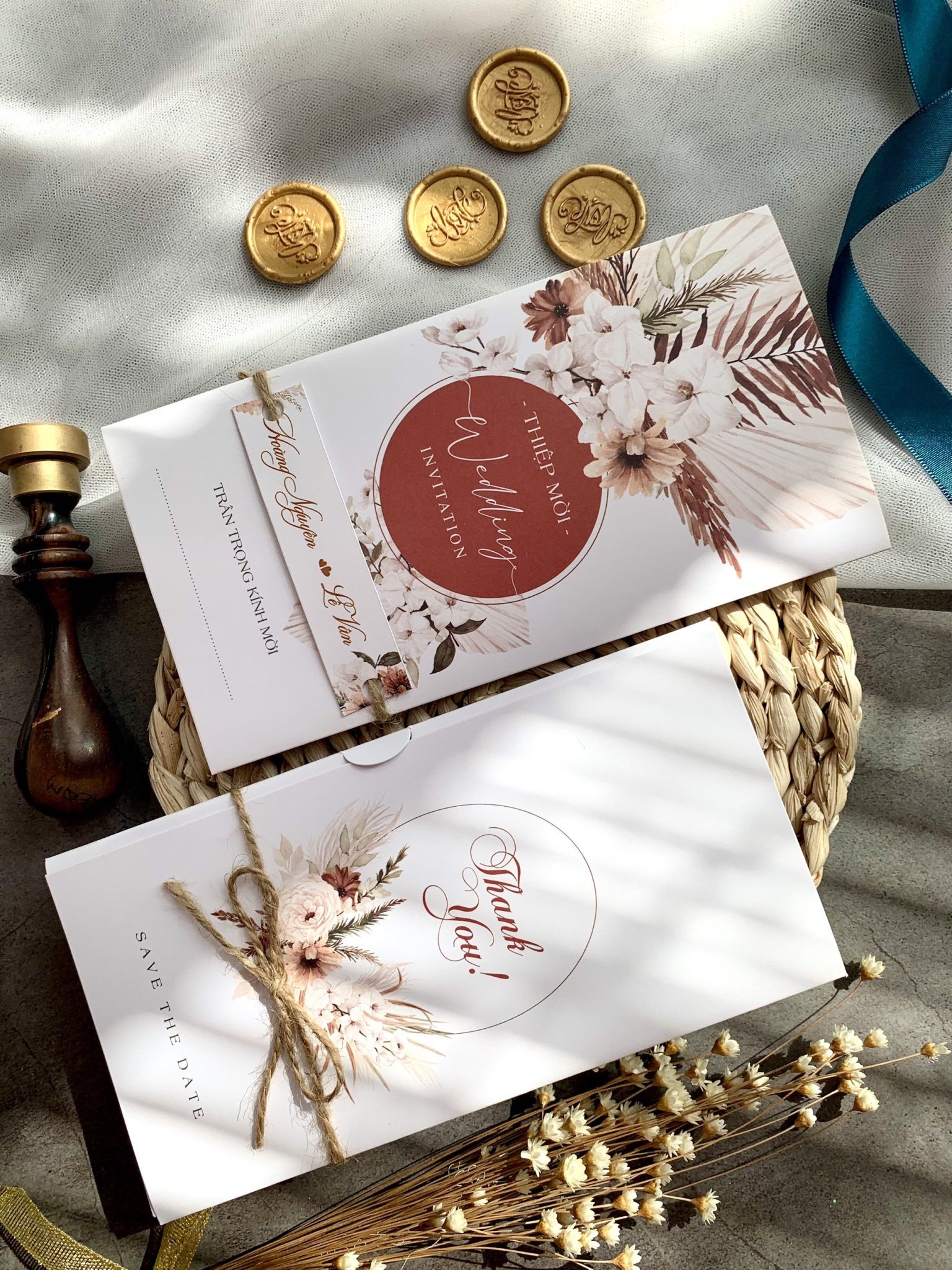 thiệp cưới Hạ Long, thiết kế thiệp cưới Quảng Ninh, in thiệp cưới đẹp tại Hạ Long, mẫu thiệp cưới sang trọng, thiệp cưới hiện đại tinh tế, thiệp cưới phong cách châu Âu, thiệp cưới truyền thống Việt Nam, thiệp cưới giá rẻ Hạ Long, thiệp cưới Phương Đông Hạ Long, dịch vụ in thiệp cưới nhanh, in thiệp cưới theo yêu cầu, xưởng in thiệp cưới uy tín, in thiệp cưới cao cấp Quảng Ninh, mẫu thiệp cưới hot trend 2025, thiệp cưới đơn giản mà đẹp, thiết kế thiệp cưới độc quyền, in thiệp cưới số lượng ít, thiệp cưới vintage cổ điển, mẫu thiệp cưới tinh tế nhẹ nhàng, in thiệp cưới lấy ngay tại Hạ Long, thiệp cưới handmade đẹp, thiệp cưới tông màu pastel, thiệp cưới cao cấp sang trọng, mẫu thiệp cưới tối giản, thiết kế thiệp cưới theo phong cách riêng, mẫu thiệp cưới độc đáo ấn tượng, thiệp cưới màu nude thời thượng, thiệp cưới hoa văn truyền thống, thiệp cưới in nổi ép kim, thiệp cưới Hạ Long giá tốt