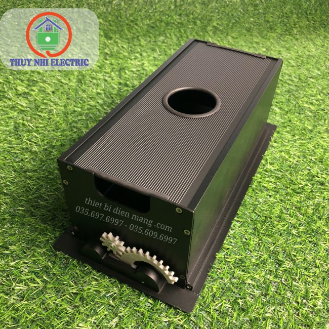 Hộp điện âm bàn nhôm đen đóng mở 2 chiều TNE101A-300X145-Đ