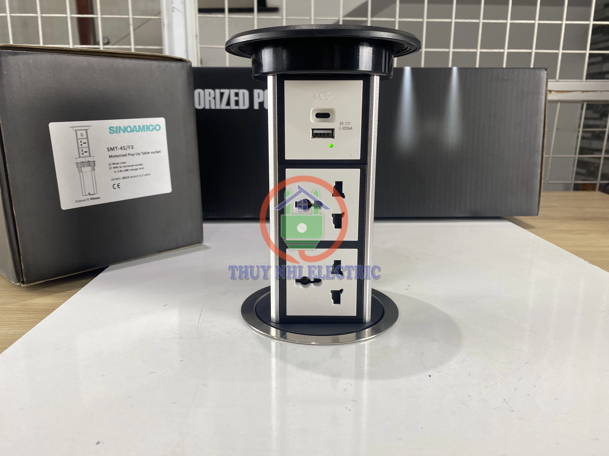 Hoàn thiện lắp đặt hộp điện âm bàn làm việc