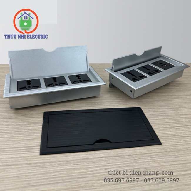 Nắp Âm Bàn Nhựa Đen Xước 3 thiết bị TNE2-NN004-XĐ