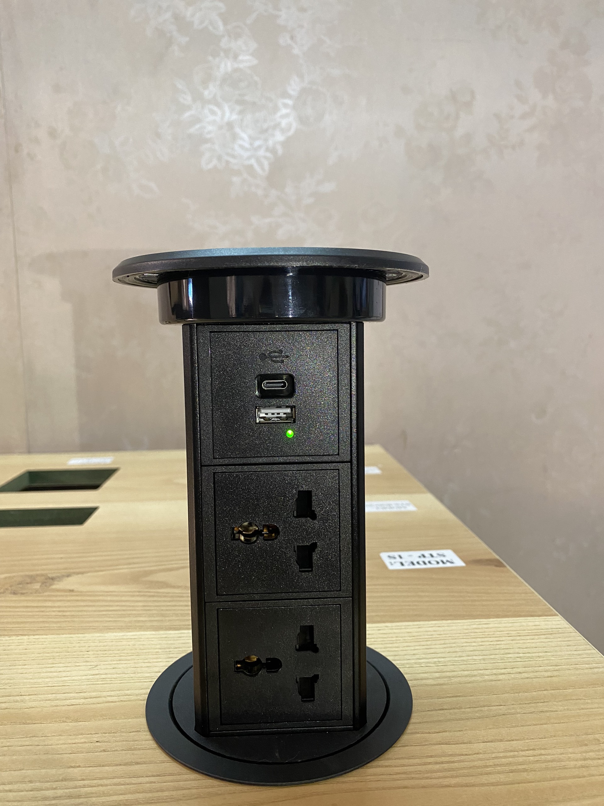 Ổ cắm điện âm bàn Sinoamigo SMT-4 (Đóng mở tự động)