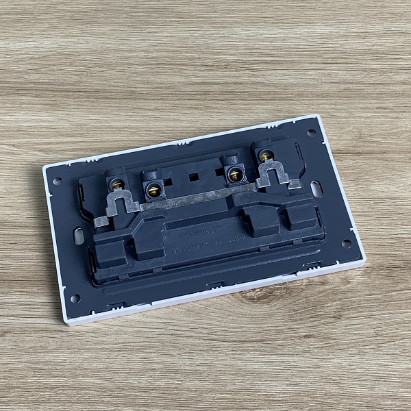 Ổ cắm điện tích hợp công tắc âm tường LG-F21-065