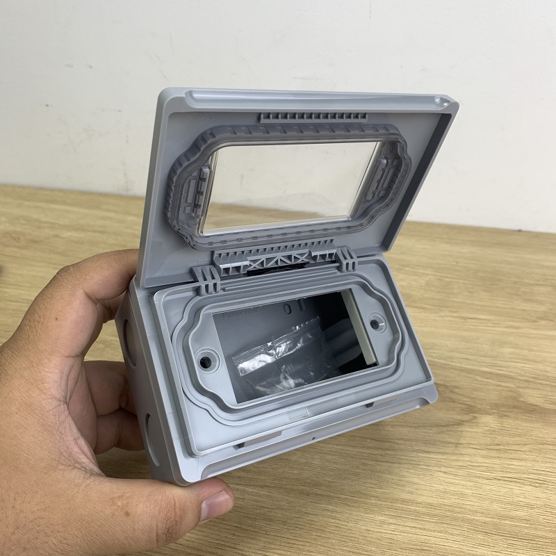 hộp có nắp che mưa lắp nổi IP55 cho 3 thiết bị Panasonic WEG8973LH-VN