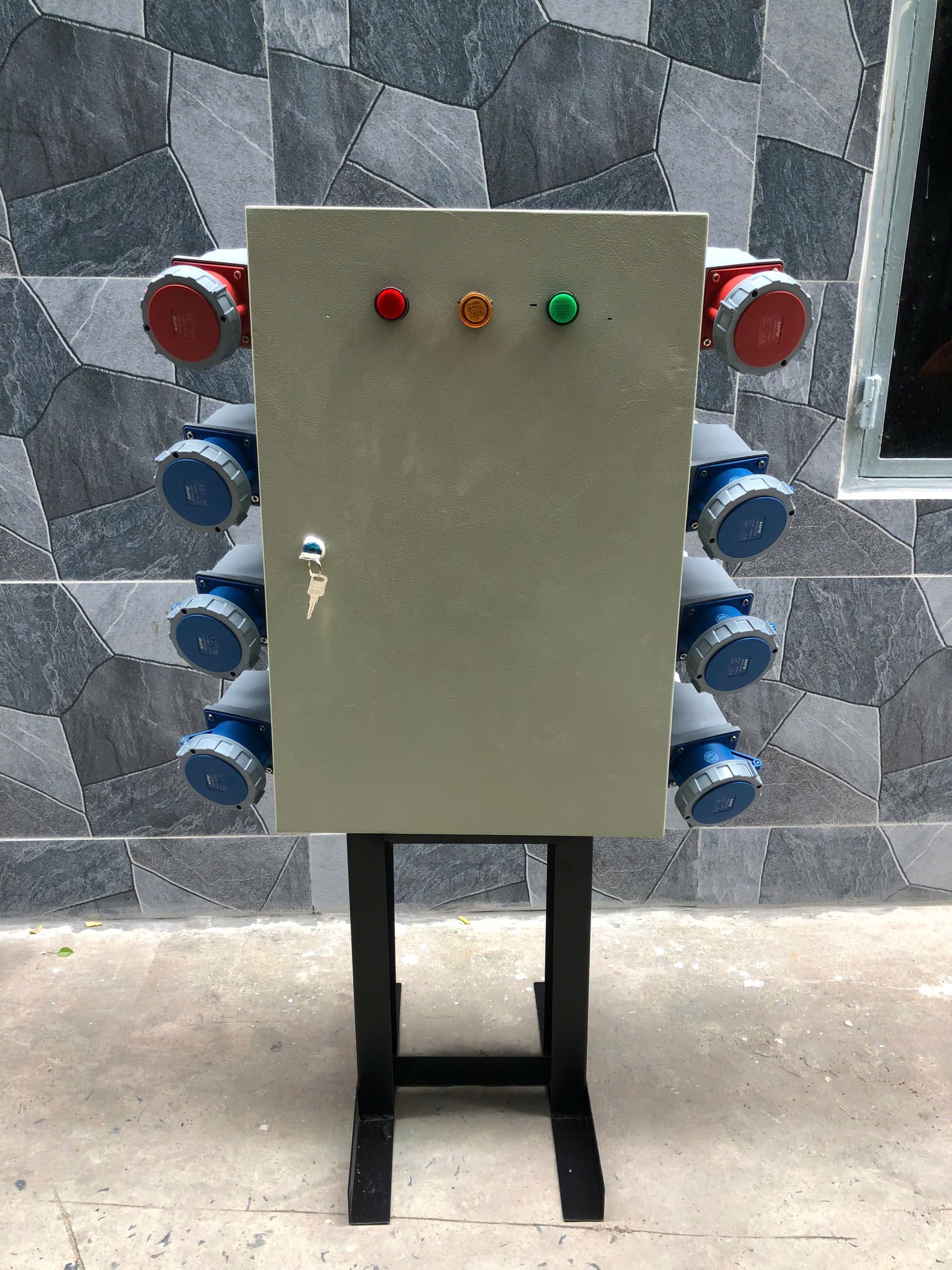 tủ điện tạm thi công