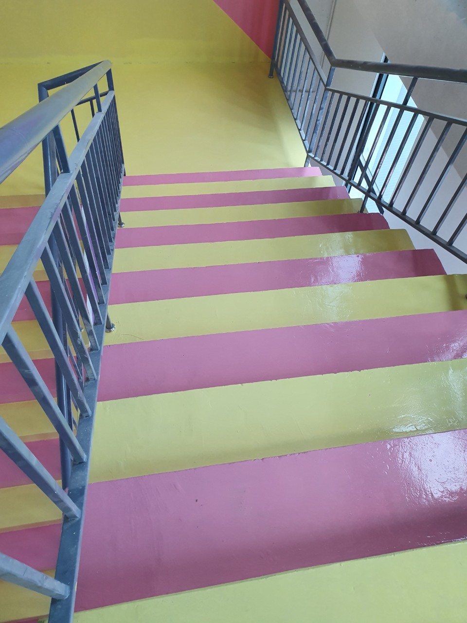 Thi công cầu thang bộ Trường Quốc Tế Korea Global Xuân Phương