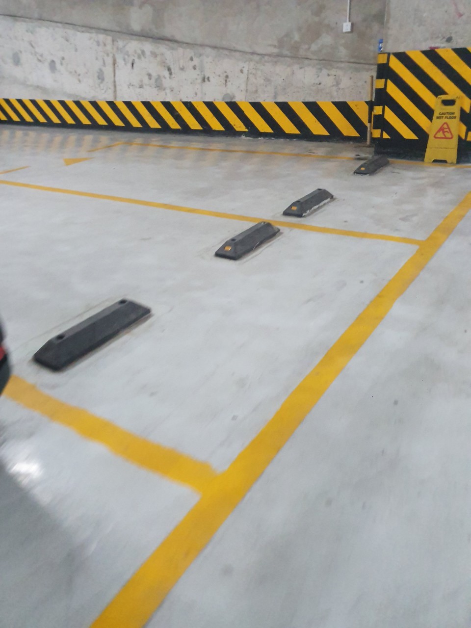 Thi công kẻ vạch, tổ chức giao thông tầng hầm