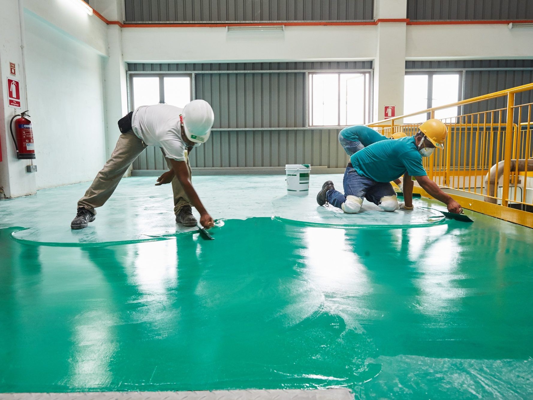 sơn epoxy tự san