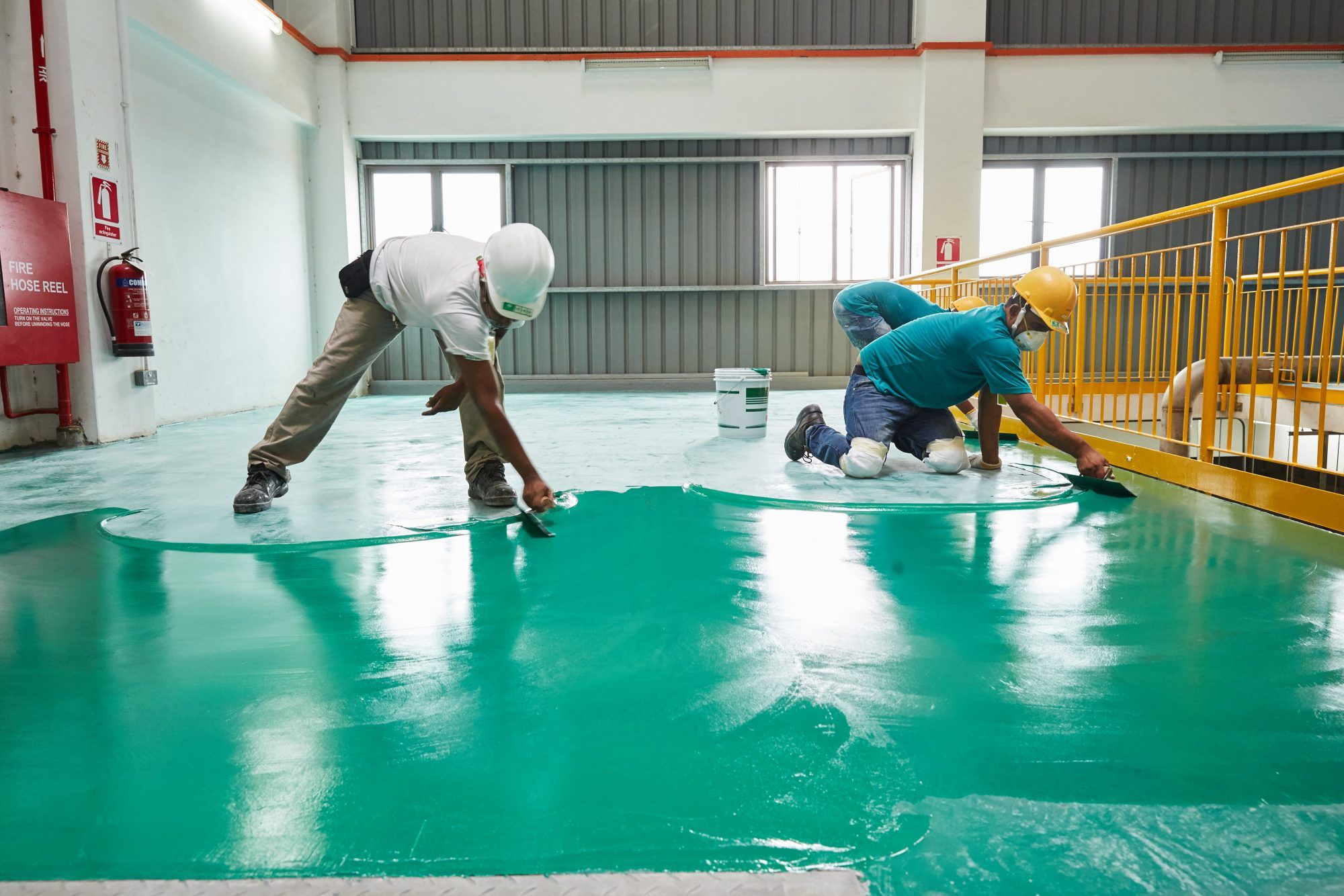 sơn epoxy sàn nhà xưởng