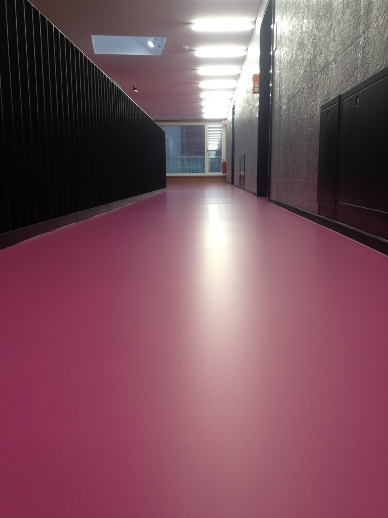 Sơn Epoxy chiếm ưu thế hơn về màu sắc