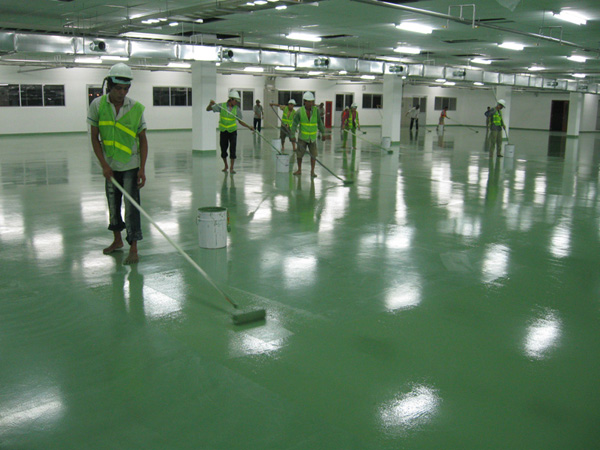 Sơn epoxy có khả năng chống trơn trượt, bảo vệ bề mặt bê tông