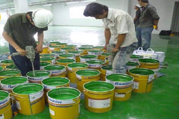 Khi thi công sơn epoxy phải đảm bảo tỷ lệ trộn đúng theo yêu cầu