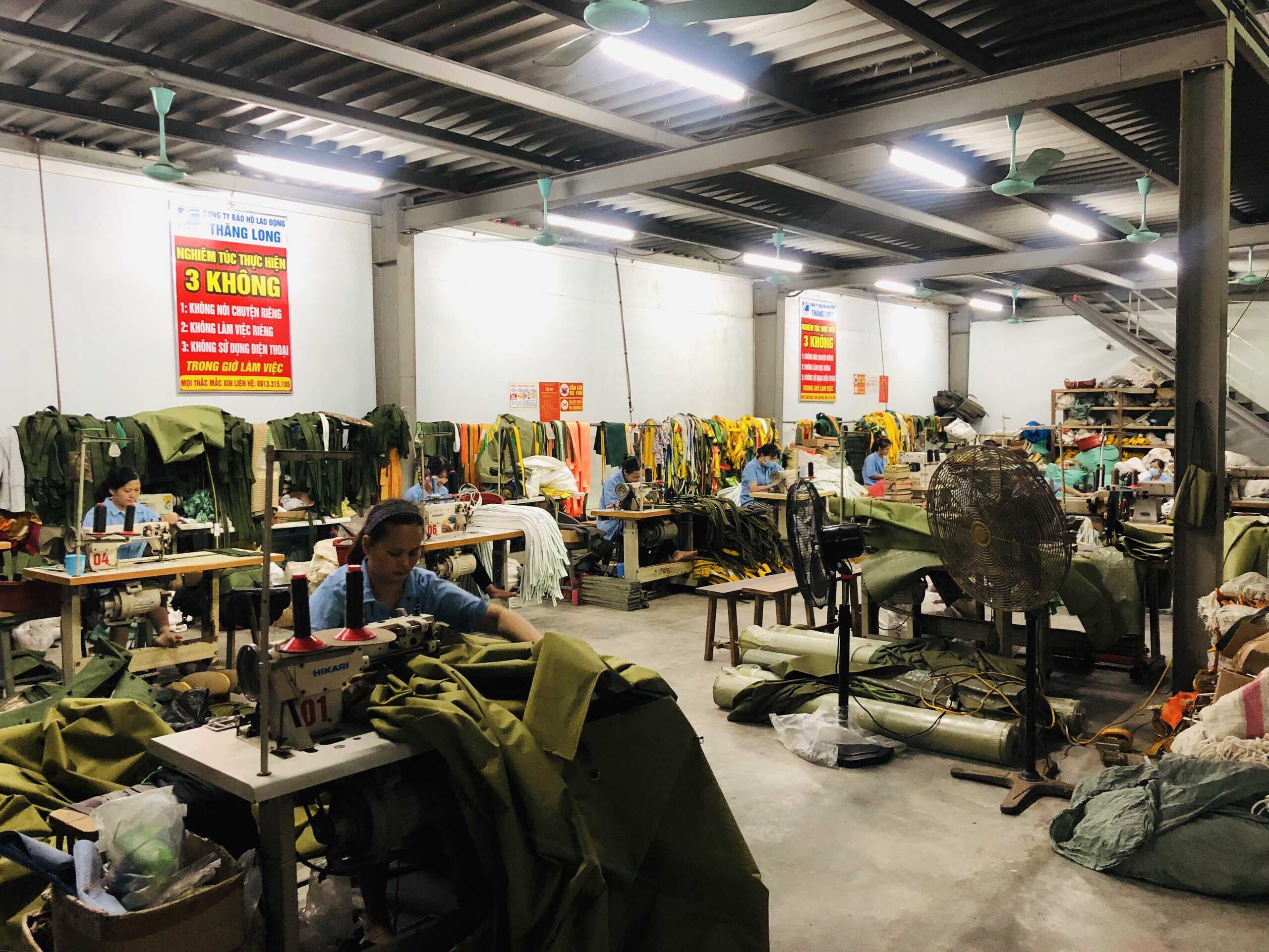 xưởng sản xuất quần áo bảo hộ