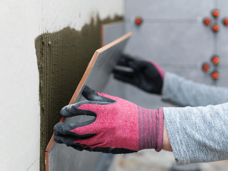 ốp gạch bằng keo sẽ không bị bong tróc