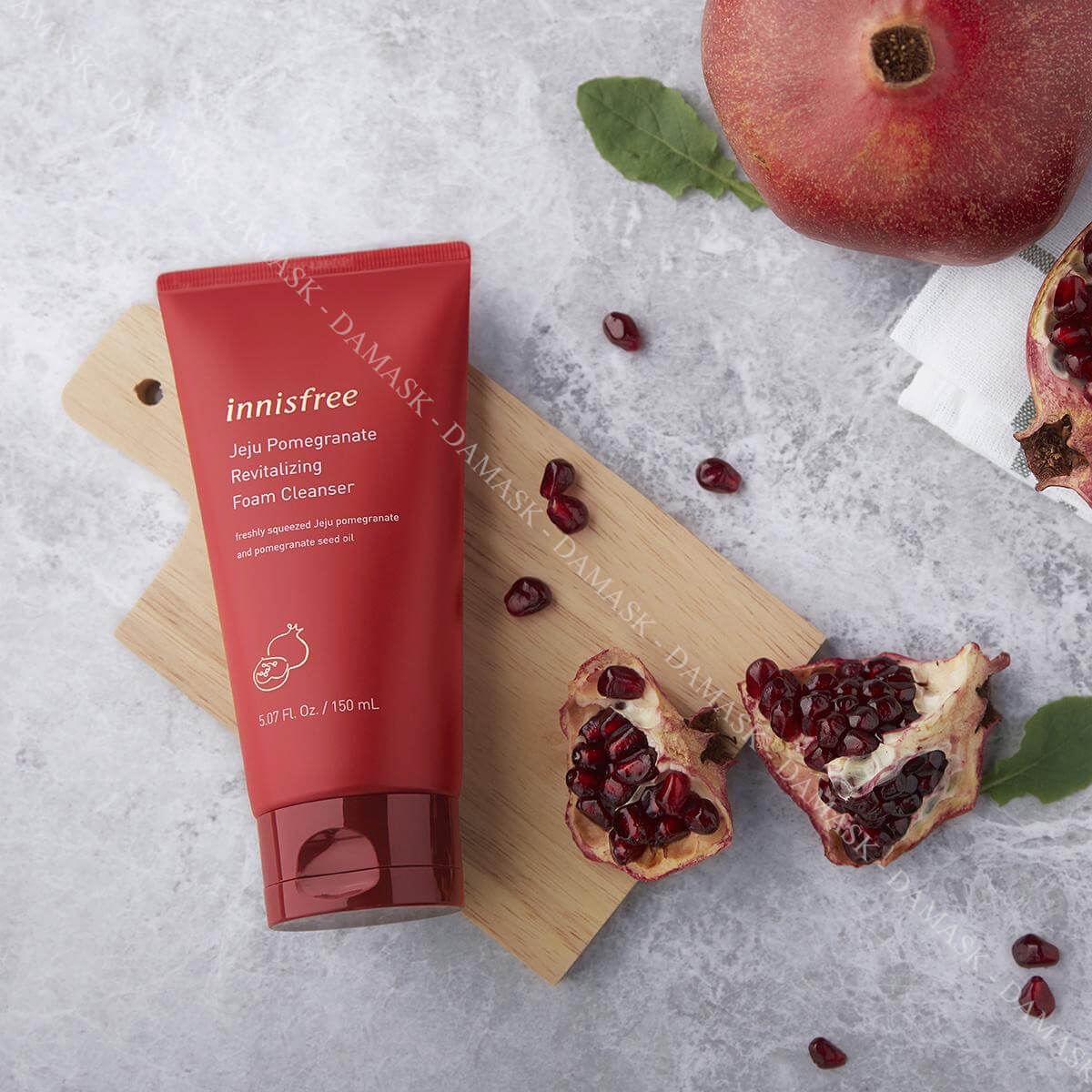 Sữa Rửa Mặt Tạo Bọt Làm Sáng Da, Ngăn Chặn Lão Hóa Chiết Xuất Từ Lựu Innisfree Jeju Pomegranate Revitalizing Foam Cleanser 150ml