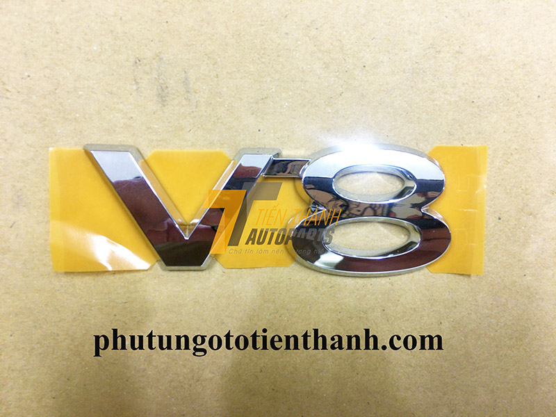 Chữ V8 cửa hậu Land 2013