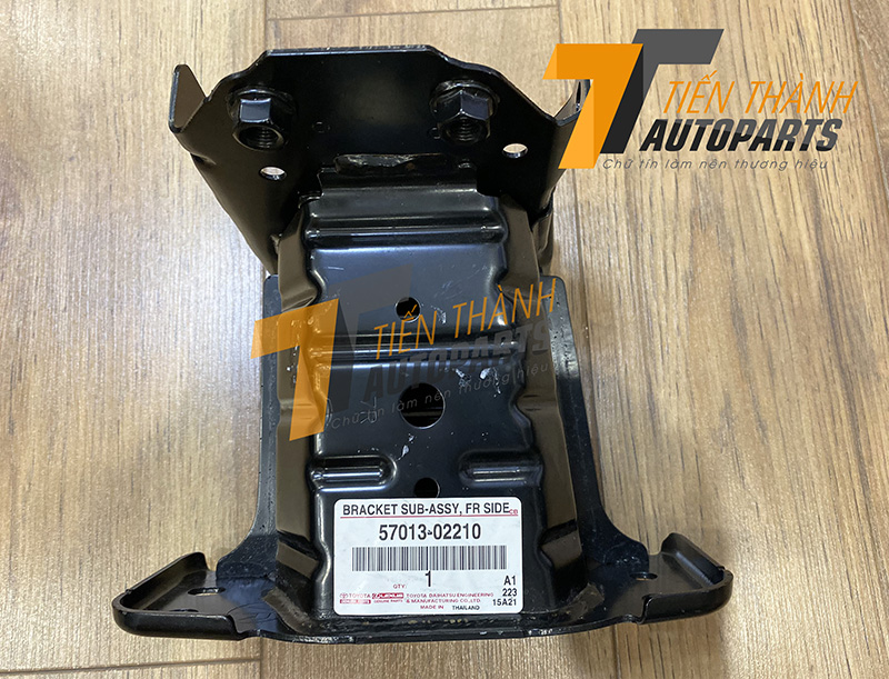 Giá bắt xương ba đờ xốc trước dưới Toyota Corolla Cross 2021