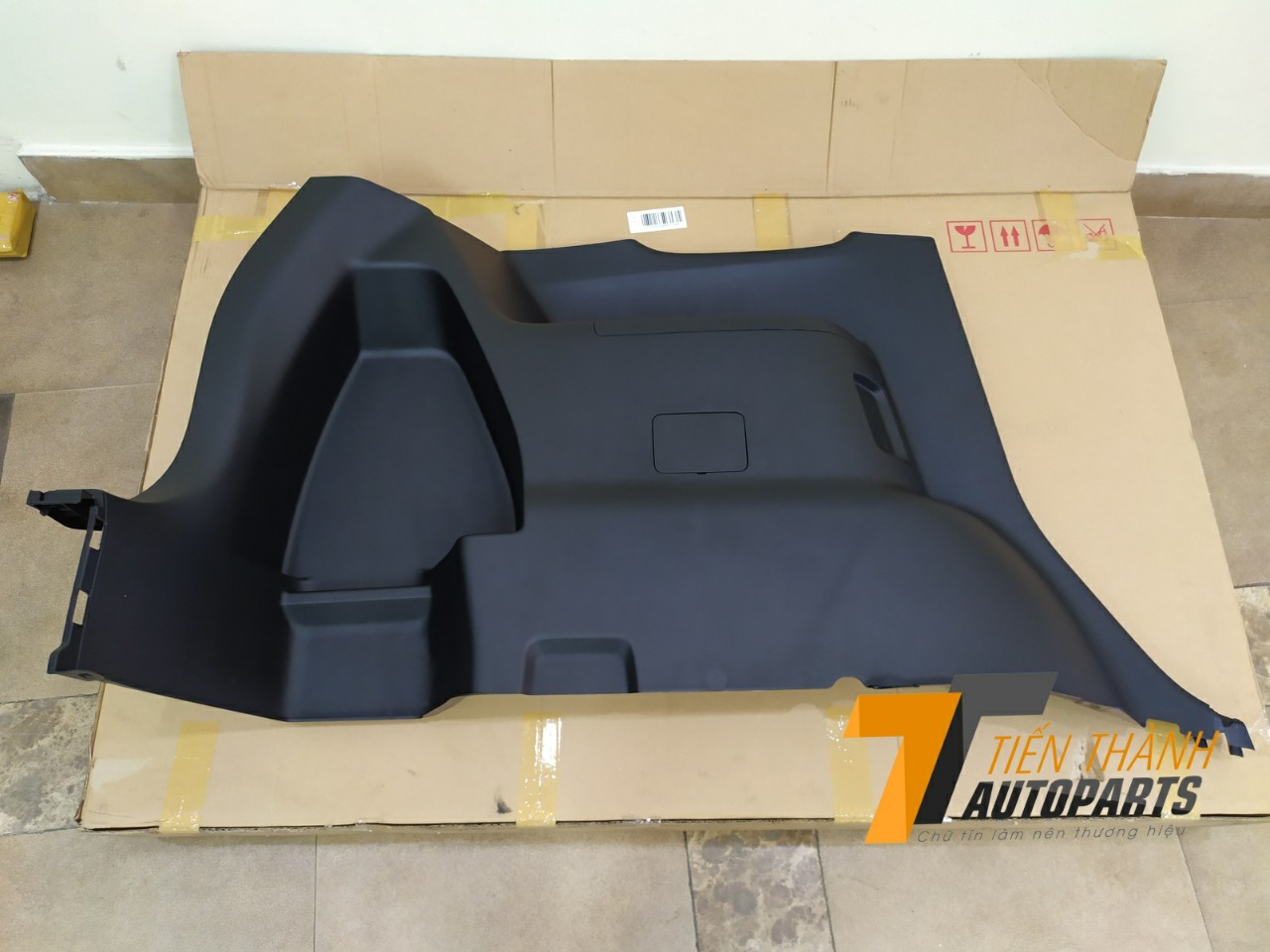 Táp bi cửa hậu Suzuki Ertiga 2018-2019