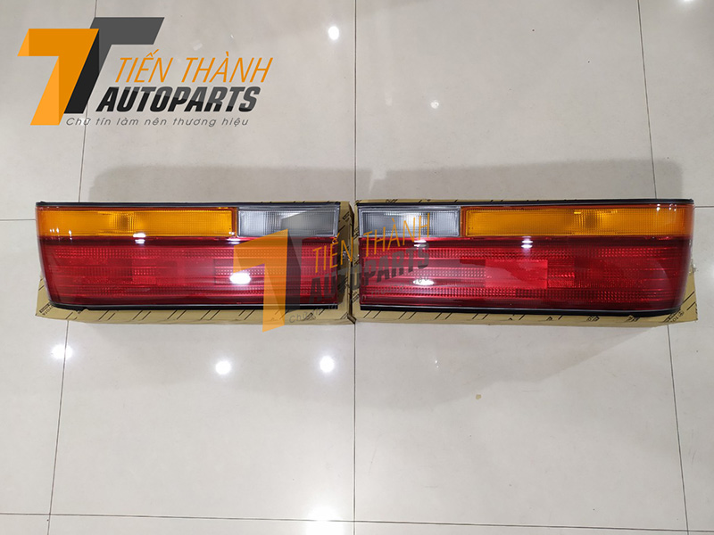 8155130710-8156130640-Đèn hậu Crown JZS 133 Royal Saloon