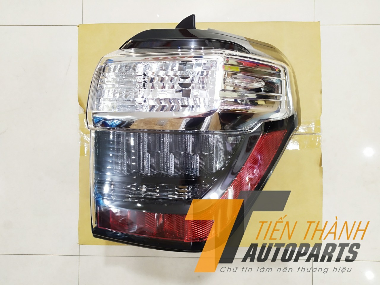 Đèn hậu 4Runer