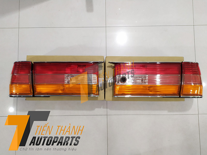Đèn hậu trong Crown 3.0 1998