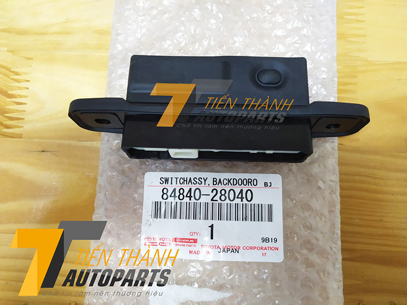 Công tắc mở cửa hậu Land V8 - 2011