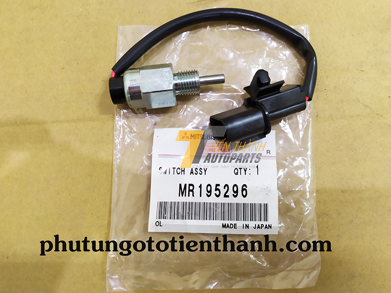 Công tắc đèn báo lùi Pajero V45-V73