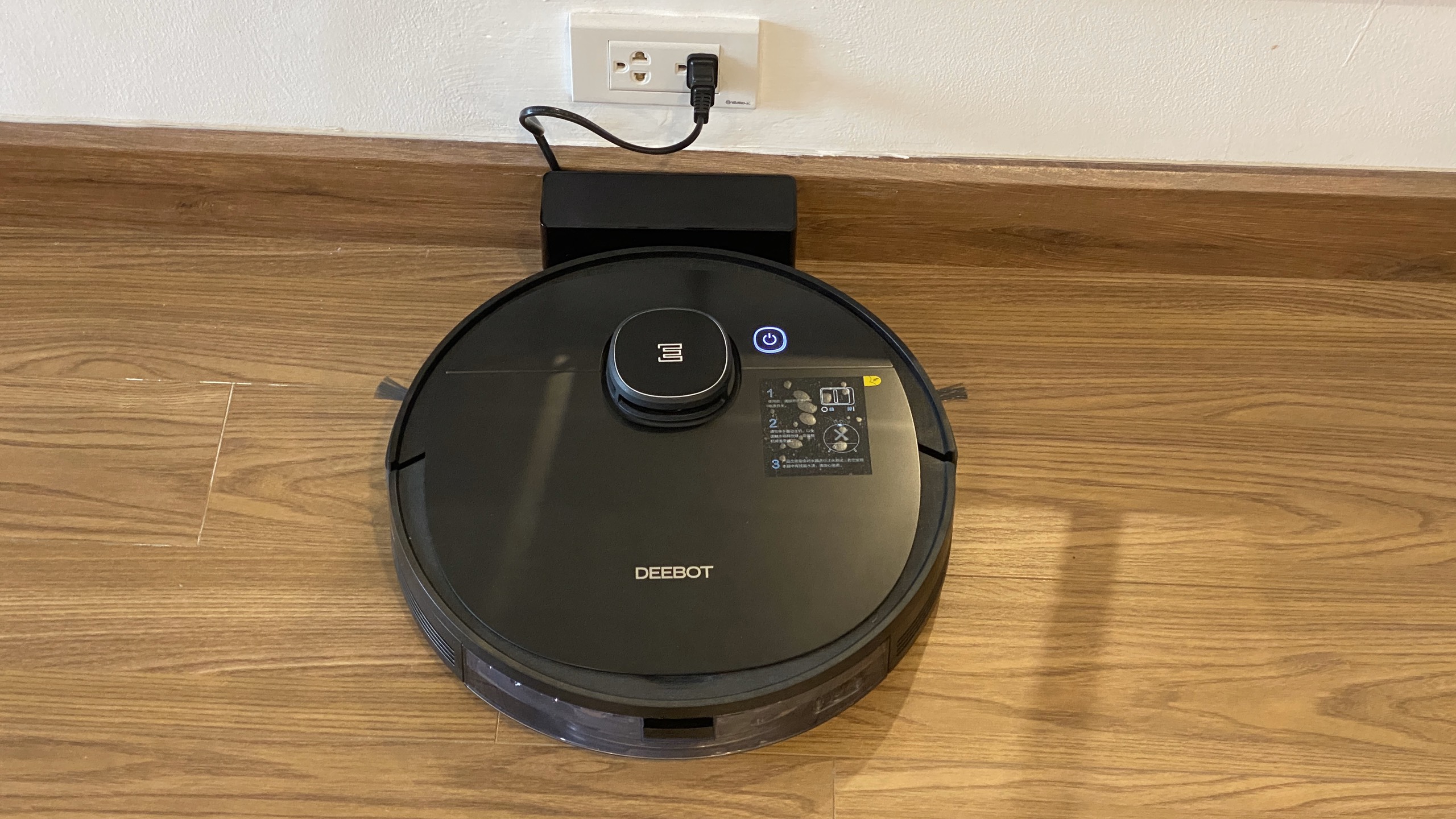 mot-bai-review-cua-khach-ve-deebot-t5-hero-cua-ecovacs