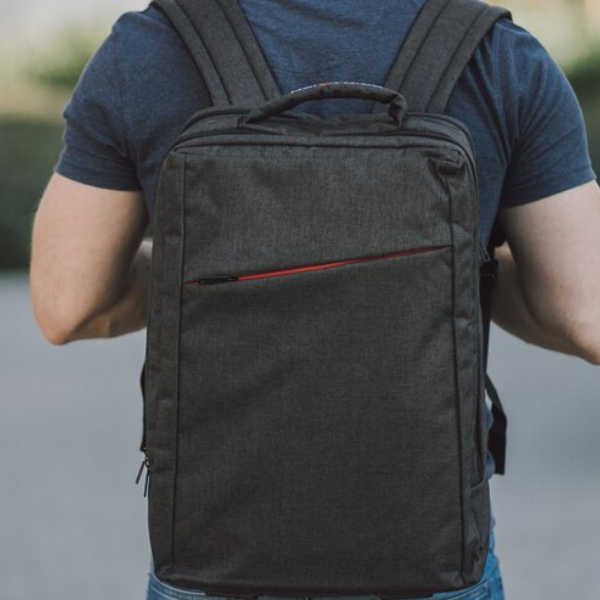 Cận cảnh chất liệu vải dù chống thấm nước của balo vải dù siêu nhẹ