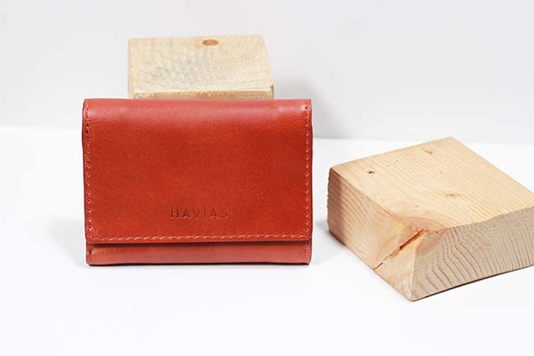 ví da bò havias màu đỏ