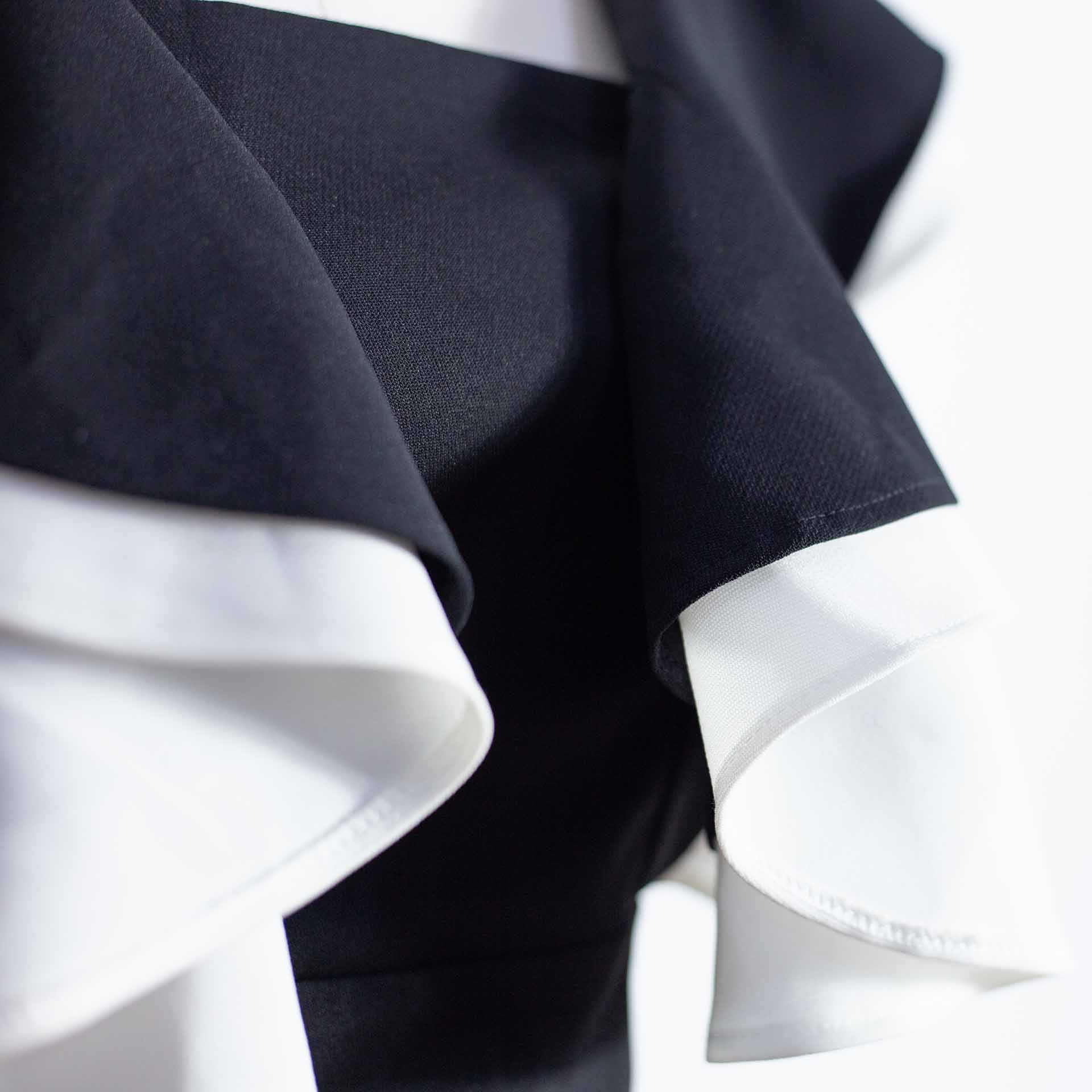 Đầm đen xếp tầng cao cấp đính ngọc trai