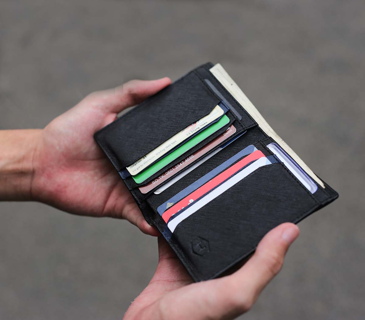 Ví da đứng Gen8 Handcrafted Wallet đen