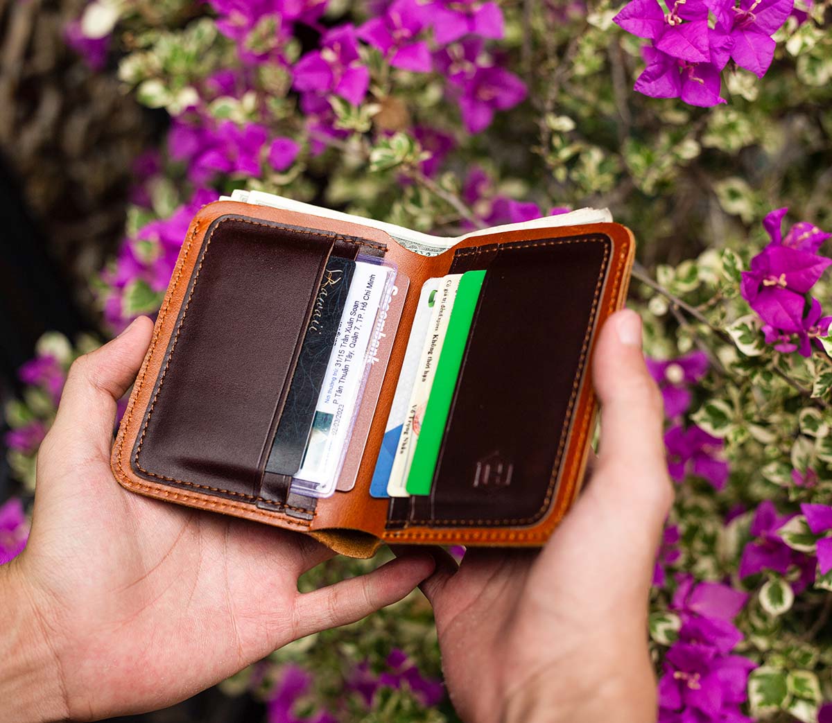 Ví đứng Vertical Handcrafted Wallet nâu