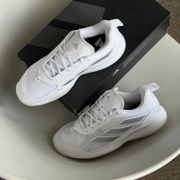 Giày Adidas chính hãng nữ nổi bật với nhiều dòng giày thời trang