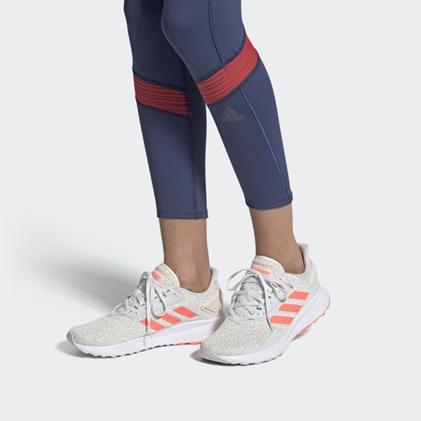 Giày Cloudfoam Adidas thiết kế chắc chắn nhưng vẫn tạo cảm giác thoải mái