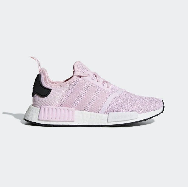 Giày thể thao Adidas NMD chính hãng gần như ghi điểm với các bạn nữ