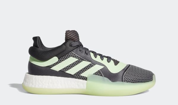 Adidas Marquee Boost Low được thiết kế pha lẫn giữa phong cách cổ điển và hiện đại