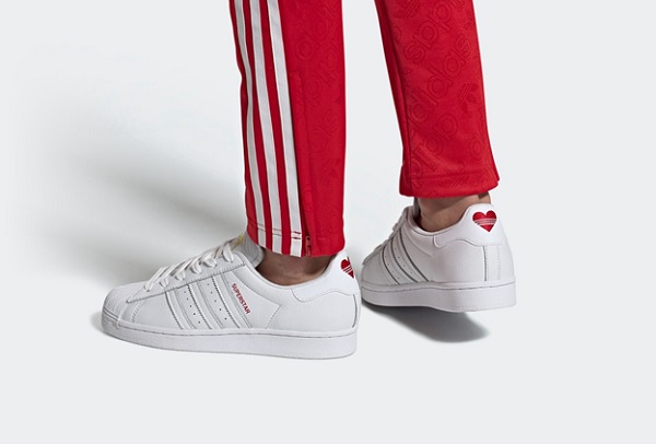 Adidas SuperStar đôi giày dành cho bạn nữ yêu thích phong cách basic