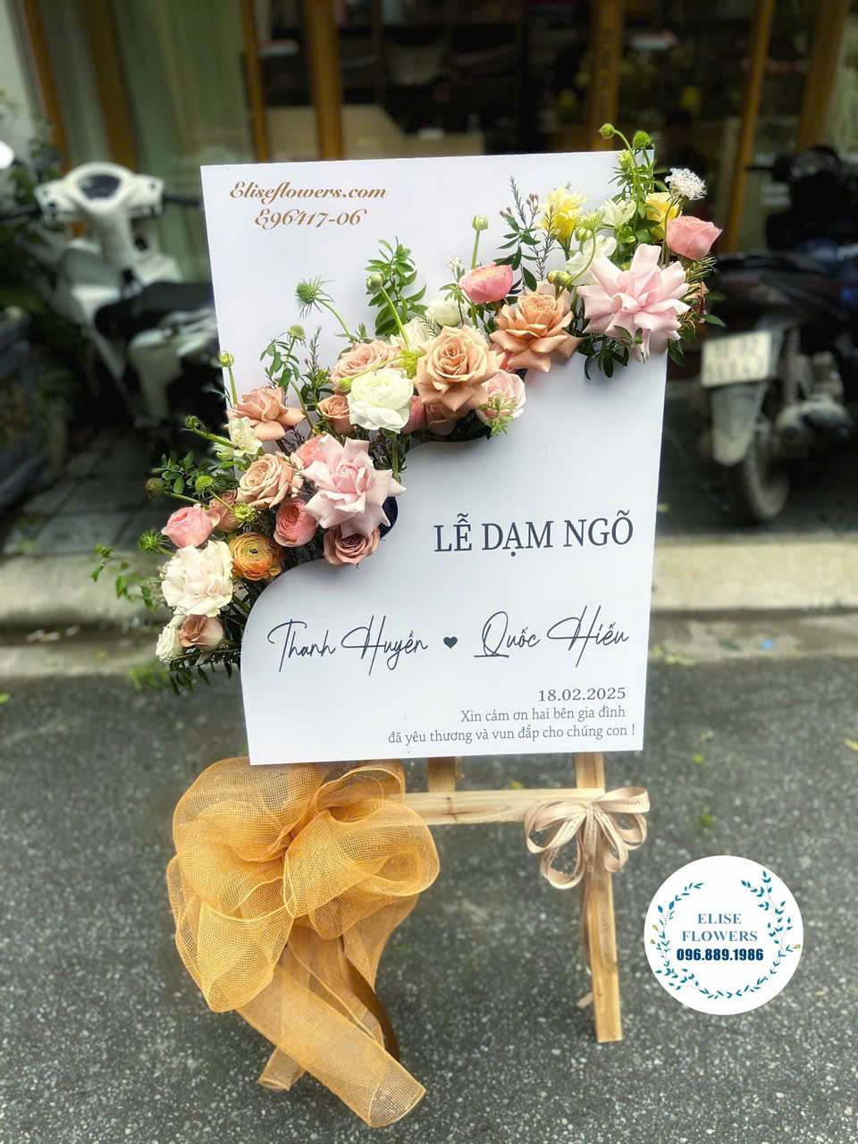 Bảng hộp hoa chúc mừng lễ dạm ngõ, lễ ăn hỏi, đám cưới ở Hà Nội. Hoa tươi Hà Nội. Elise Flowers.