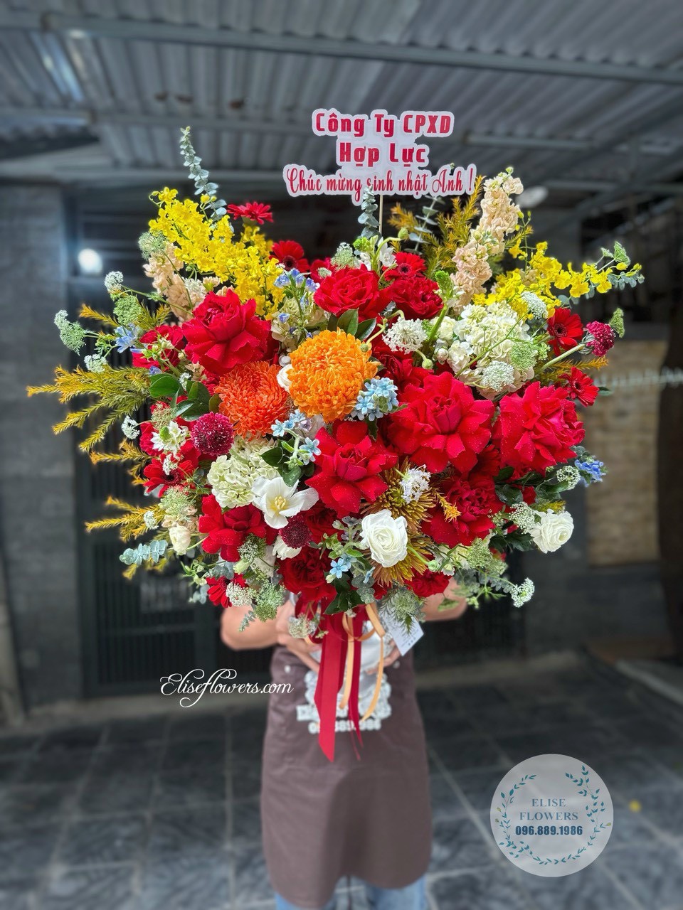 Binh-hoa-khai-truong-tone-do-sang-trong-Binh-hoa-khai-truong-nhap-khau-tai-Ha-Noi