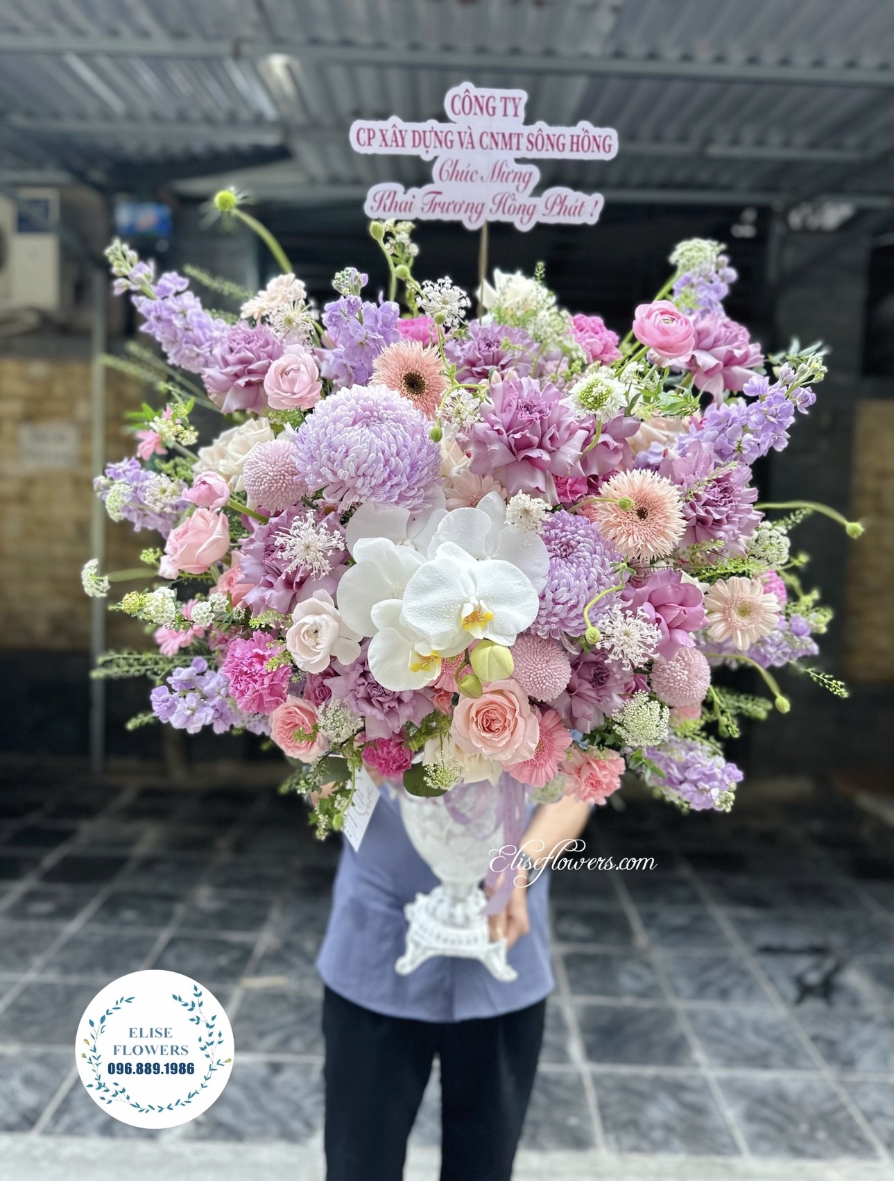 Bình hoa đẹp tặng vợ, bạn gái ngày 8/3 tại quận Cầu Giấy - Hà Nội. Đặt mua hoa 8/3 ở quận Cầu Giấy, Hà Nội.