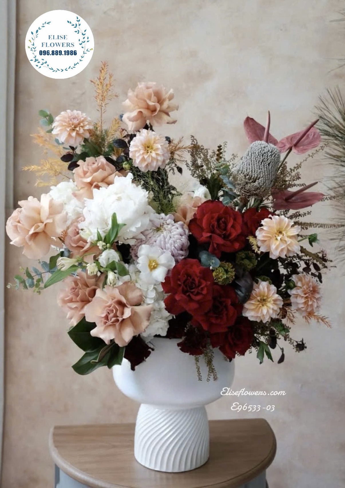 Hoa tặng sêp. Bình hoa thiết kế hiện đại sang trọng chúc mừng sếp | Eliseflowers