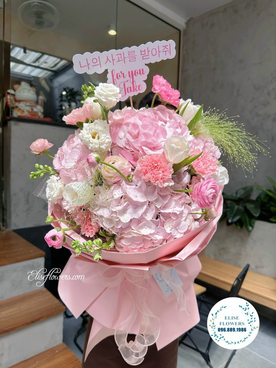 Bo-hoa-cam-tu-cau-hong-de-thuong-Dat-hoa-cam-tu-cau-dep-o-Ha-Noi-Dich-vu-dat-hoa-cam-tu-cau-dep