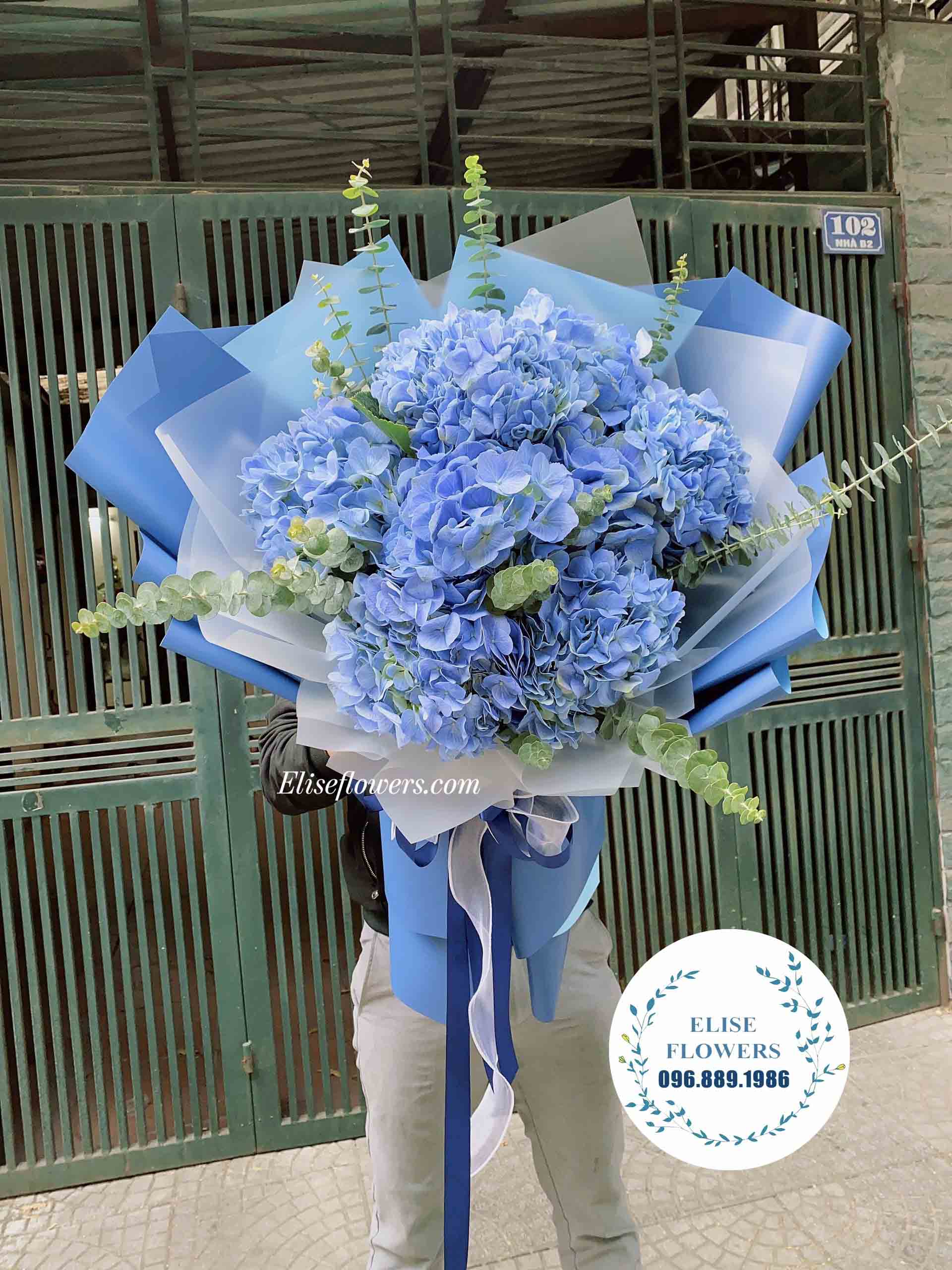Bó cẩm tú cầu xanh siêu đẹp tại quận Cầu Giấy - Hà Nội | Bó hoa đẹp ở Hà Nội | Bó hoa cẩm tú cầu xanh dương đẹp sang trọng tinh tế