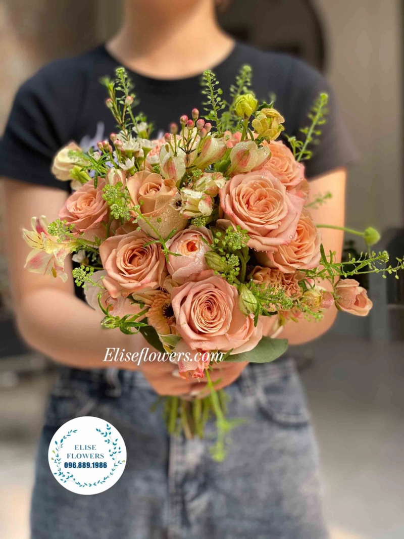 Bó hoa màu cam rực rỡ cho ngày cưới