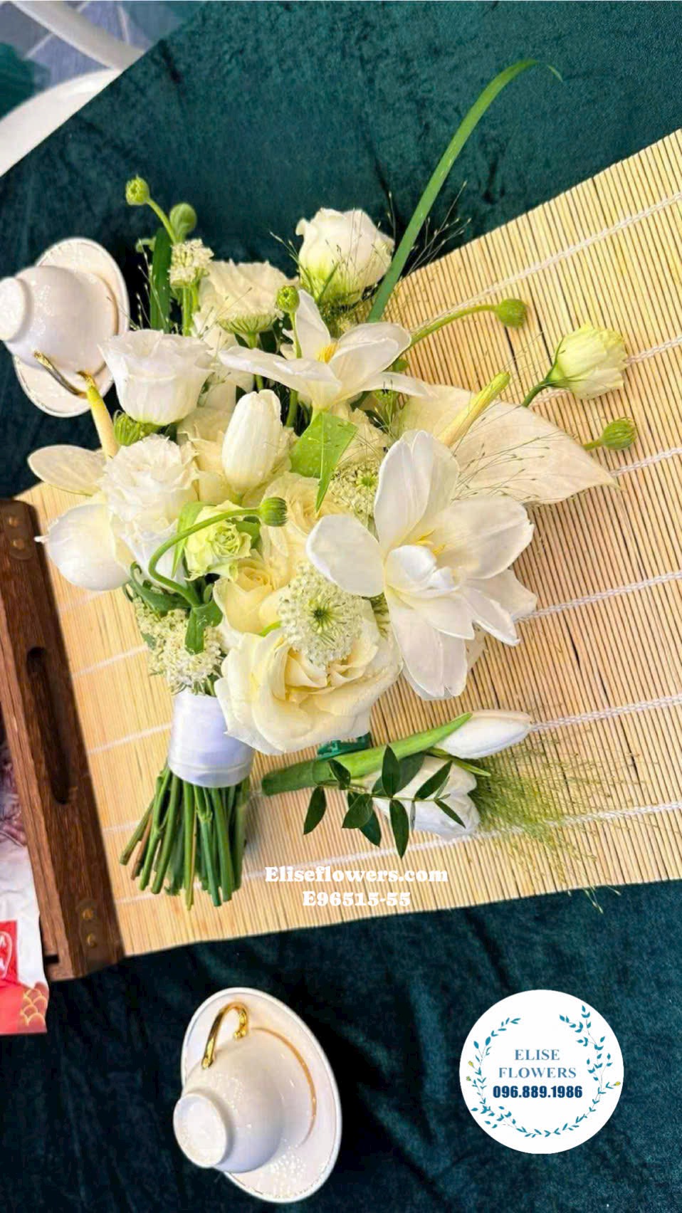 Hoa cưới Hà Nội. Bó hoa cưới cầm tay cô dâu. Bo hoa cưới mix hoa phụ tinh tế ở Hà Nội