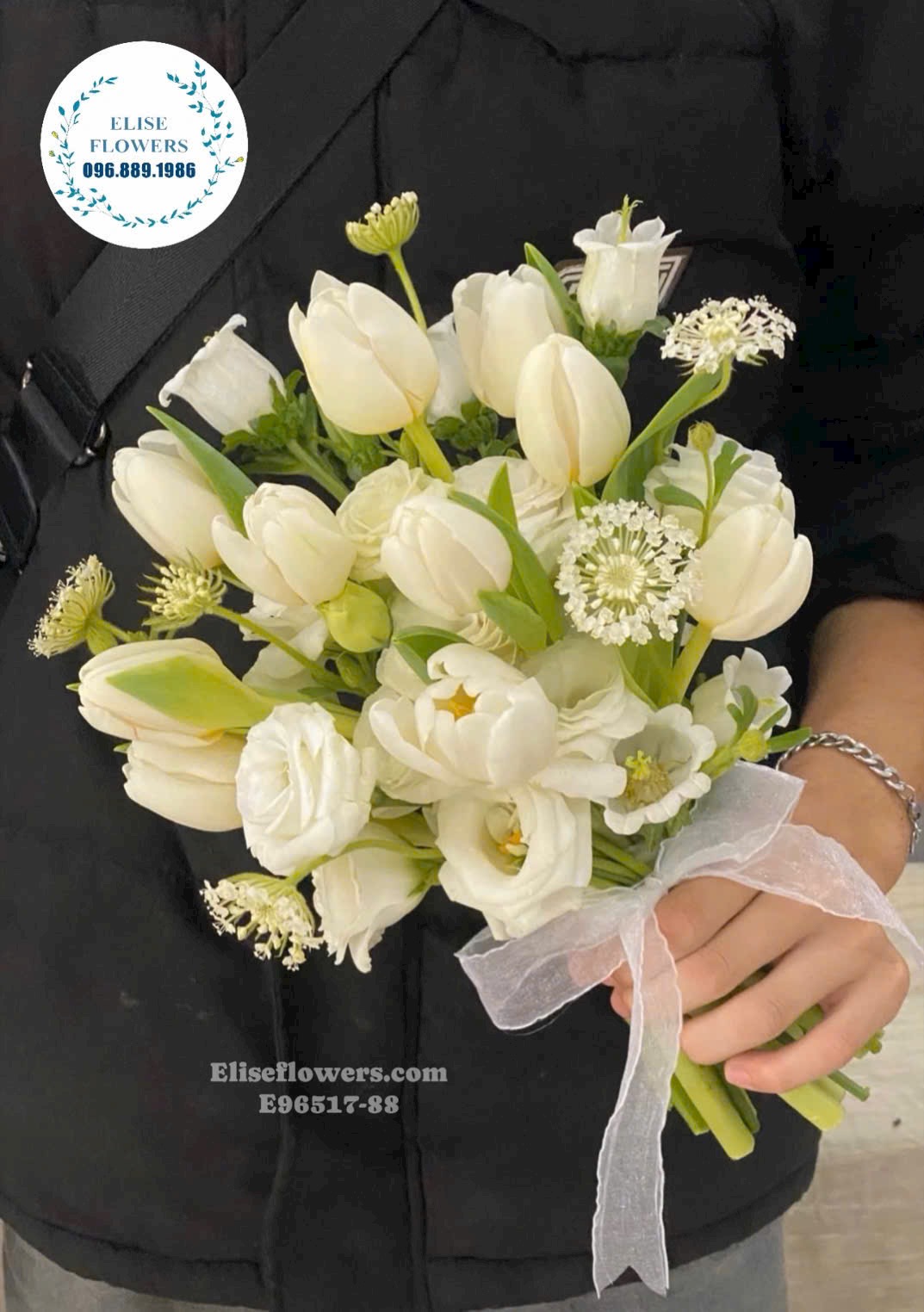 Hoa cưới Hà Nội. Bó hoa cưới cầm tay cô dâu. Hoa cưới Tulip đẹp, hiện đại, sang trọng