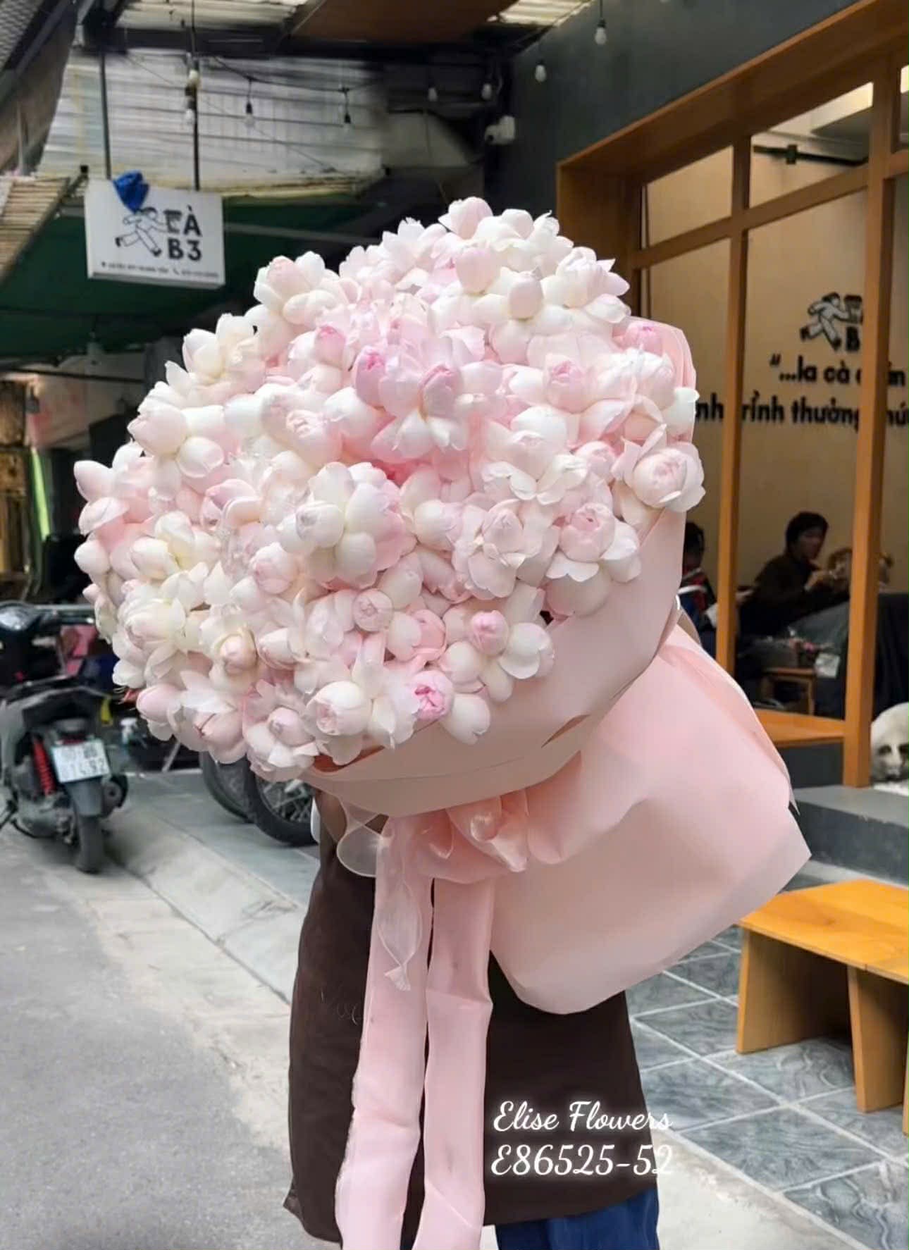 Hoa valentine Hà Nội. Bó plume ngọt ngào, xinh xắn tặng bạn gái, người yêu