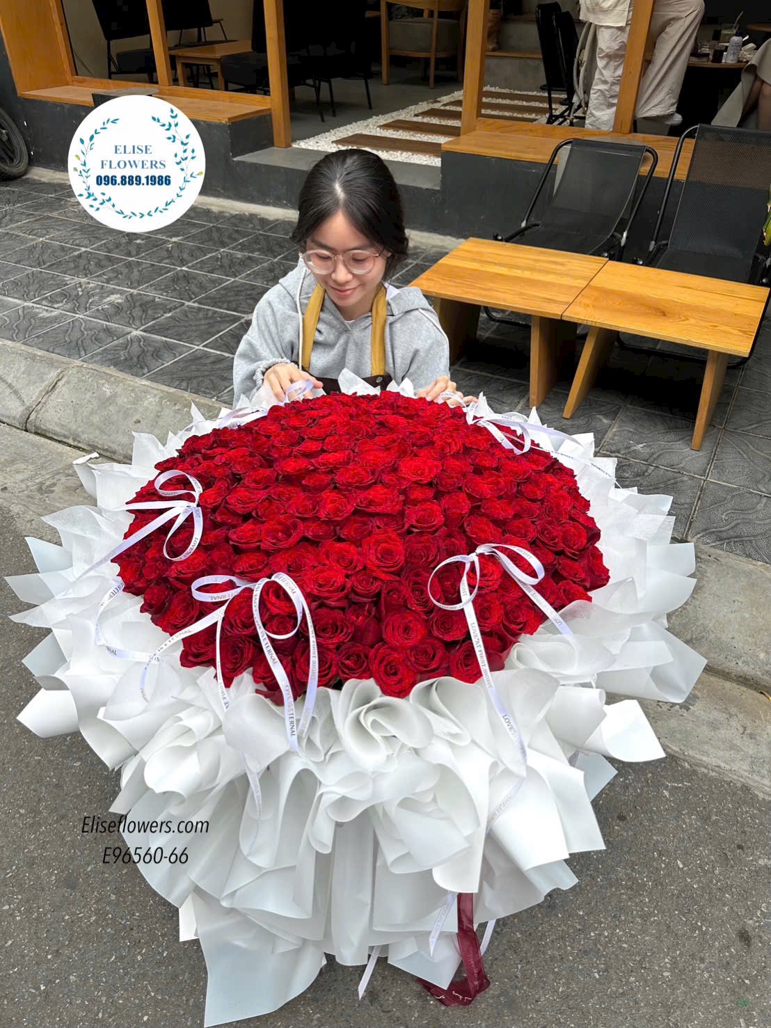 Hoa tươi Hà Nội. Bó hoa hồng đỏ 200 bông tặng người yêu ngày lễ tình nhân